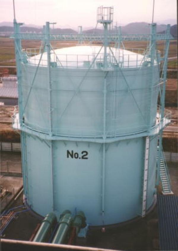 Gas holder (wet-seal holder)